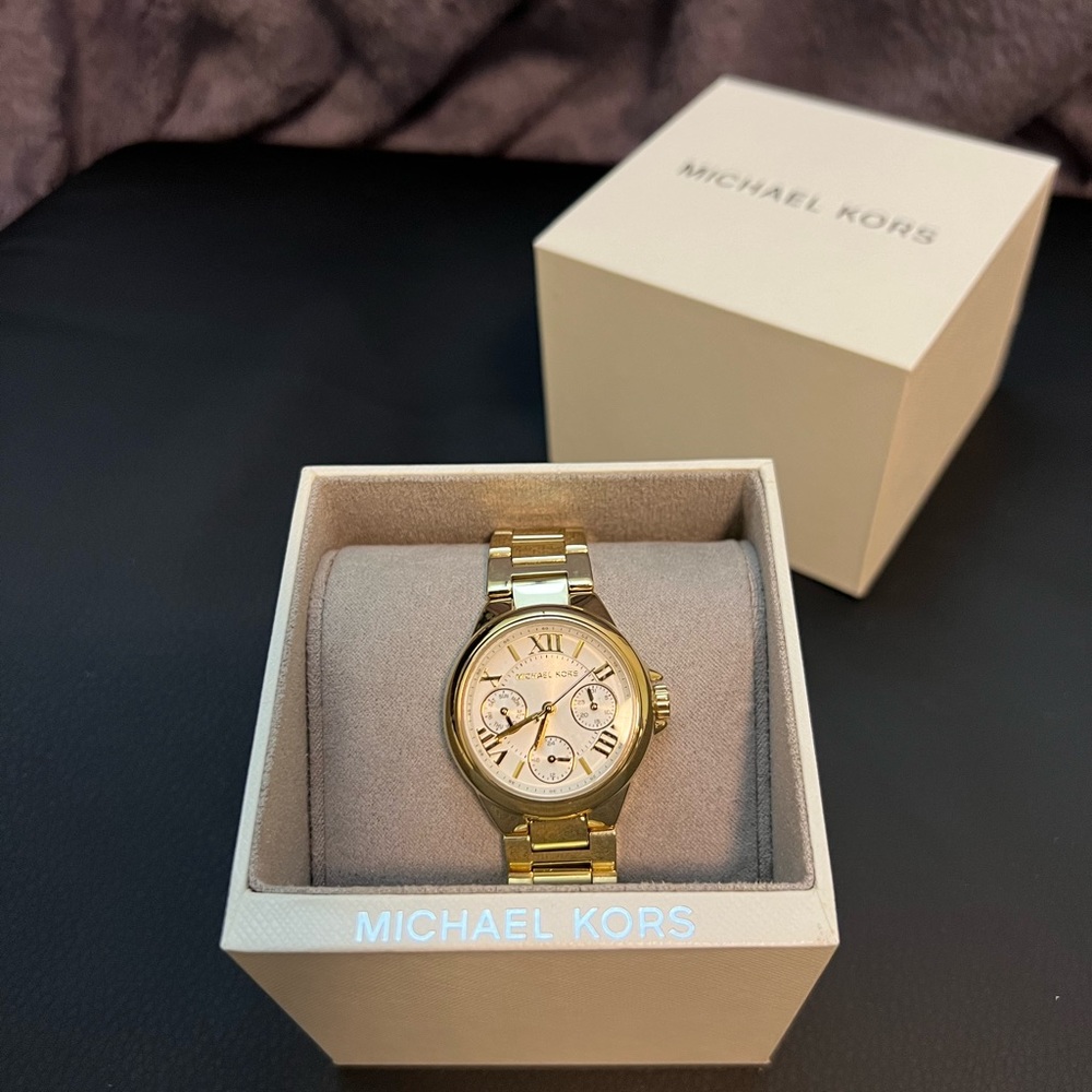 Michael Kors Women's Stainless Steel Analog White Dial Quartz Watch
